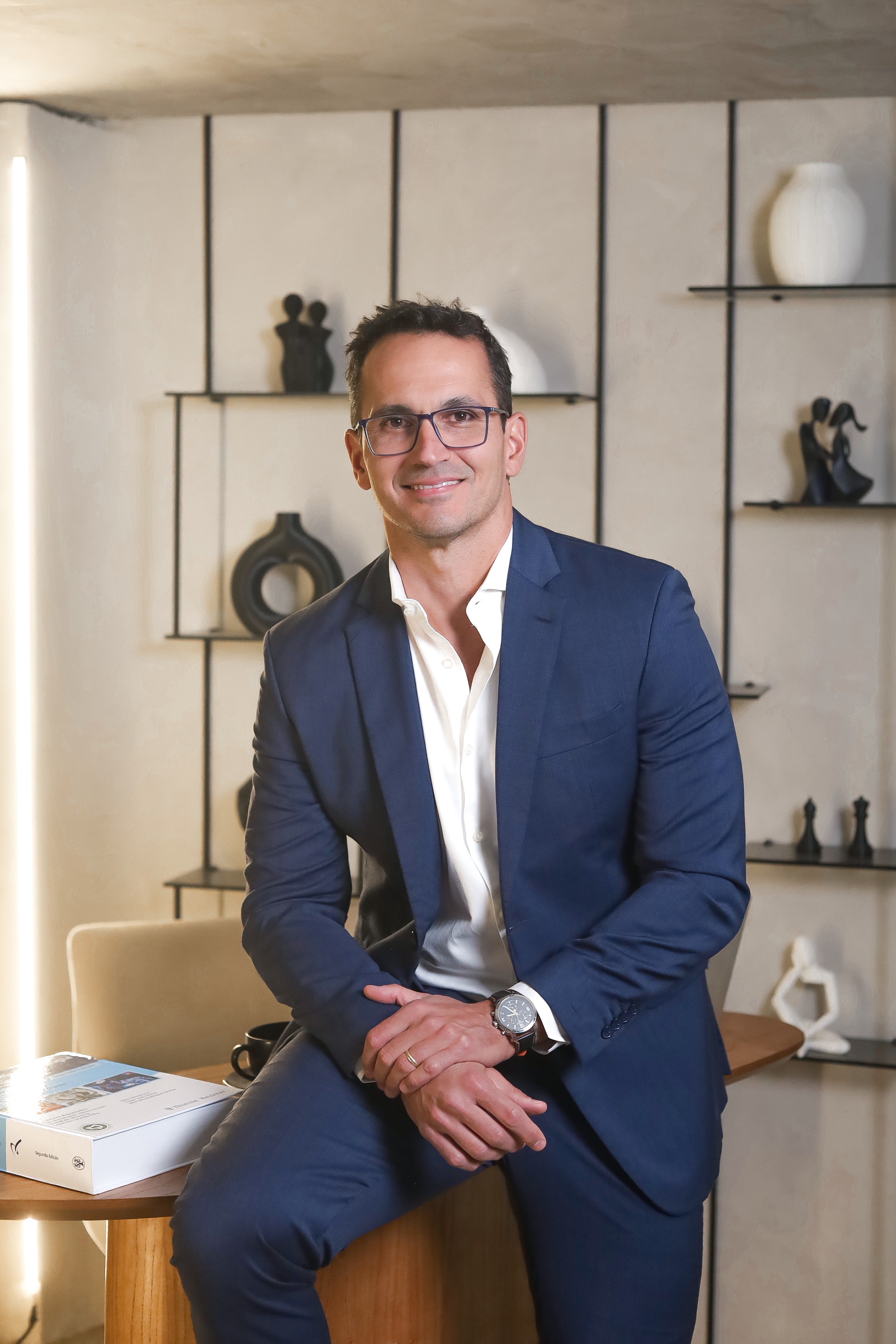 Dr. Marcos Tavares
